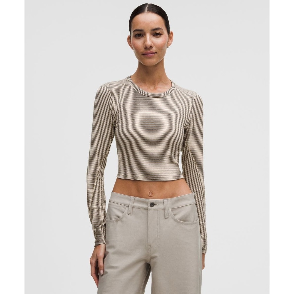 Lululemon NWT Hold Tight Cropped Long Sleeve / Size 8 / MSRP $68
